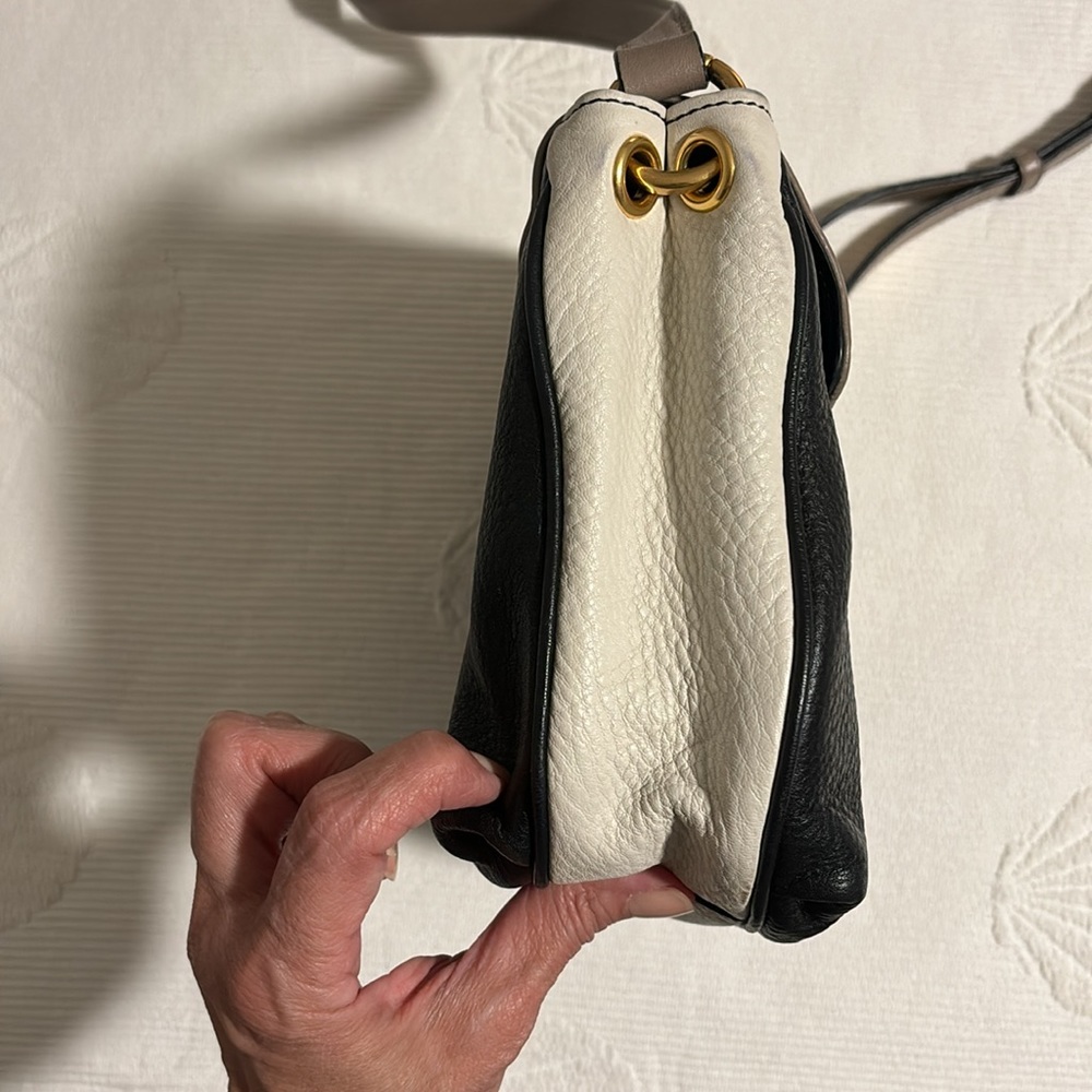 Marc Jacobs color block adjustable strap crossbody black, cream, grayish-/taupe - Picture 6 of 17